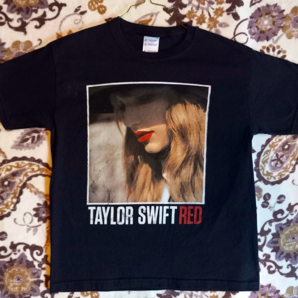 Taylor Swift Red t-shirt
